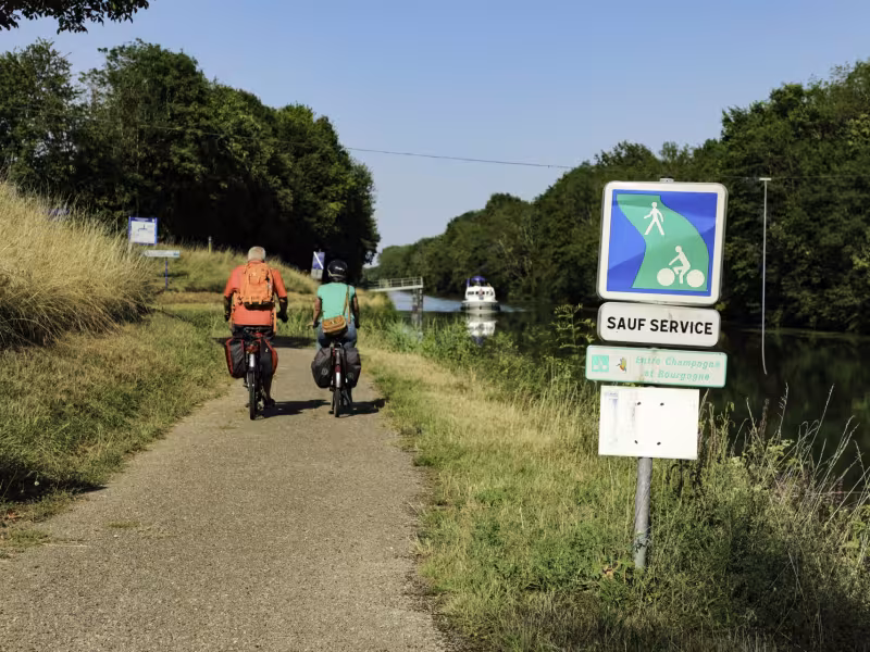 Sur la voie verte le long de la Saône